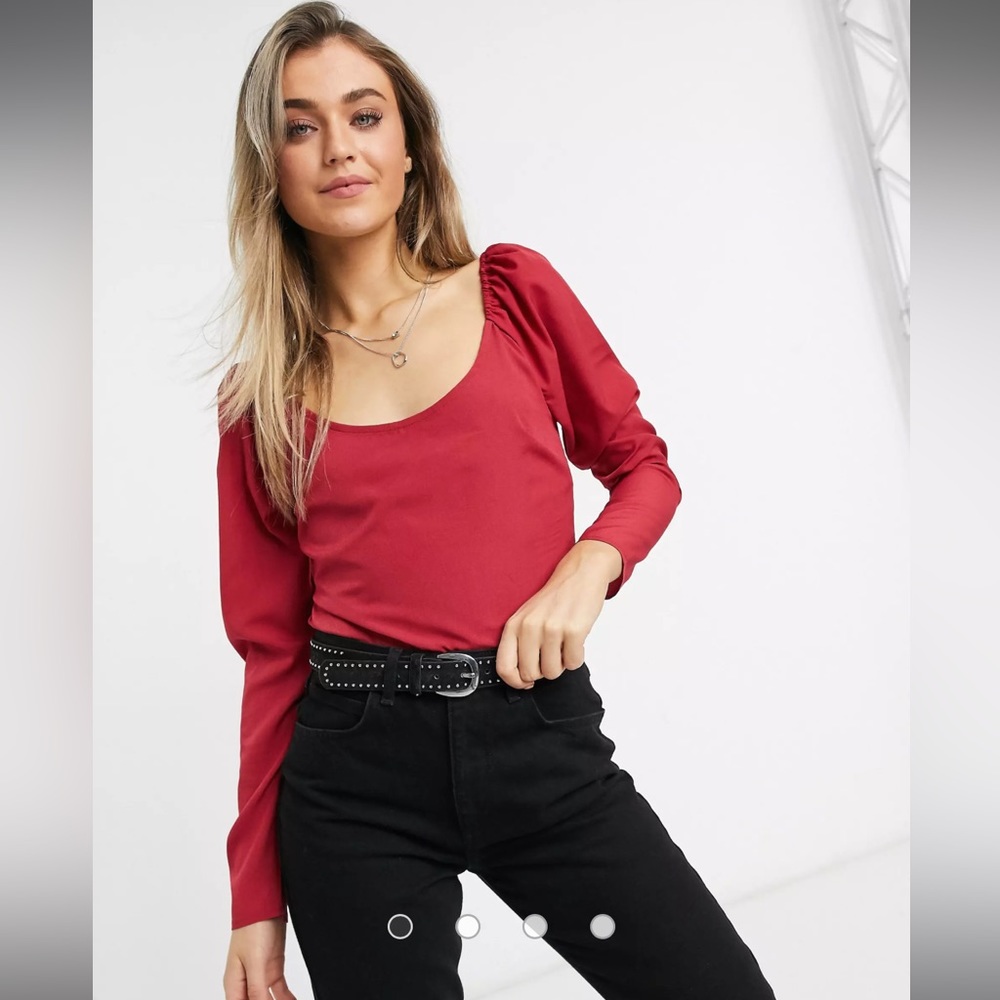 Scoop Neck Bodysuit in Red- size 6